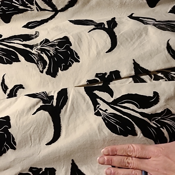 Mid length skirt - Picture 3 of 6